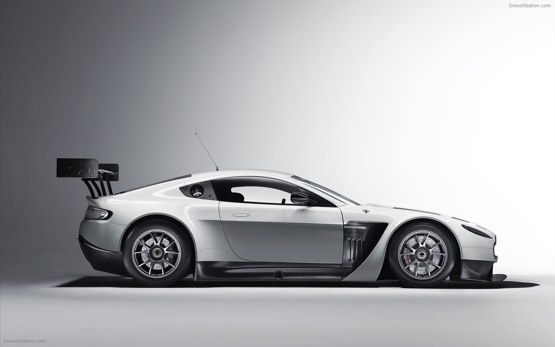 Aston Martin V12 Vantage GT3 2012